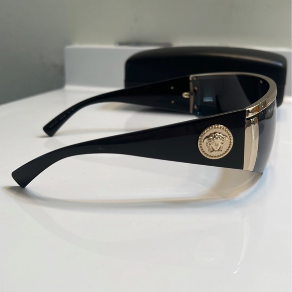 Versace Sunglasses - Unisex - Picture 4 of 11